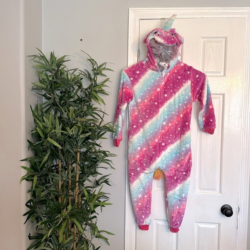 Unicorn pajamas NIB 6-7 toddler